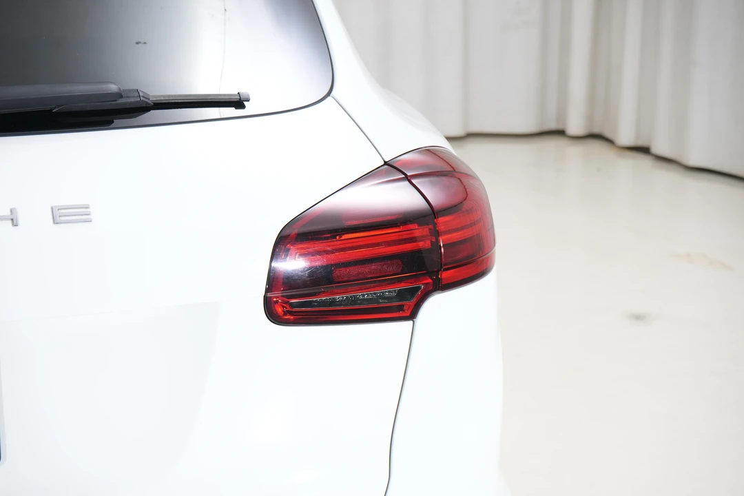 2017 Porsche 958 Cayenne Turbo - Image 26 of 31