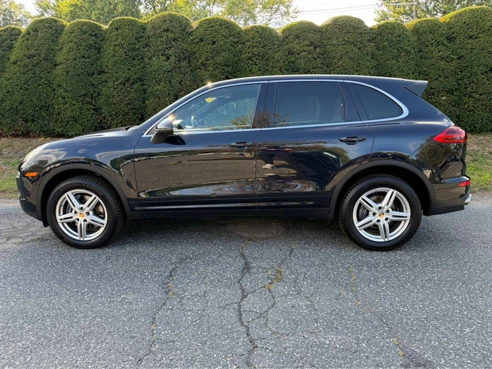2017 Porsche 958 Cayenne - Image 2 of 5