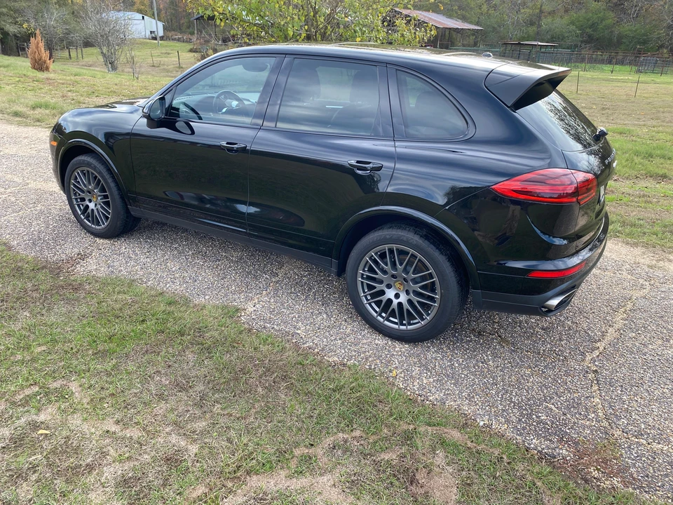 2017 Porsche 958 Cayenne - Image 10 of 31
