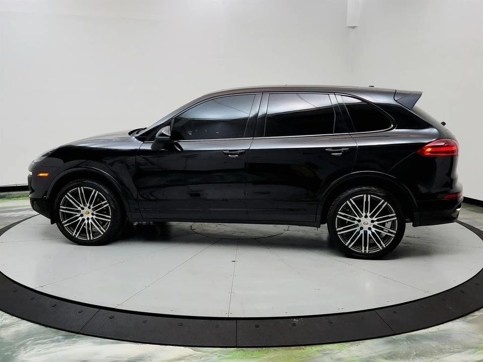 2017 Porsche 958 Cayenne - Image 8 of 12