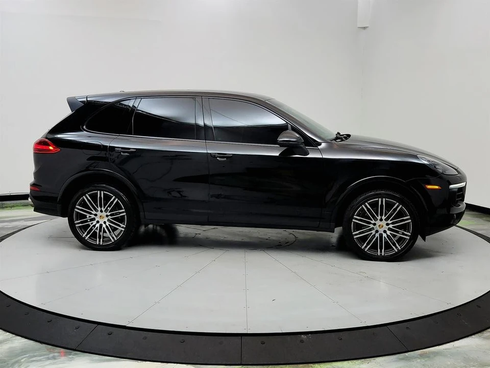 2017 Porsche 958 Cayenne - Image 4 of 12