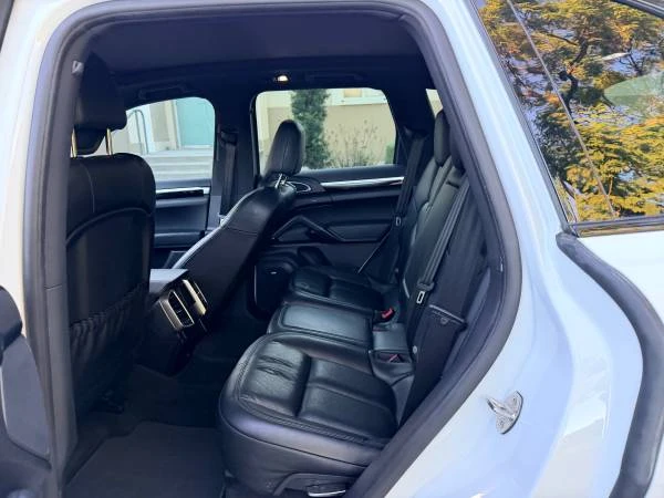 2017 Porsche 958 Cayenne S - Image 11 of 18