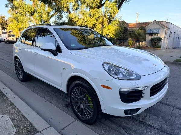 2017 Porsche 958 Cayenne S - Image 3 of 18