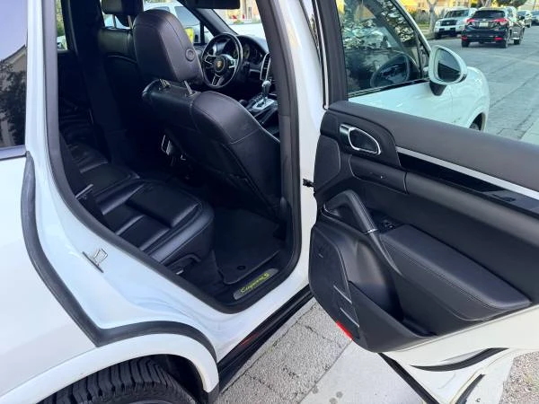 2017 Porsche 958 Cayenne S - Image 14 of 18