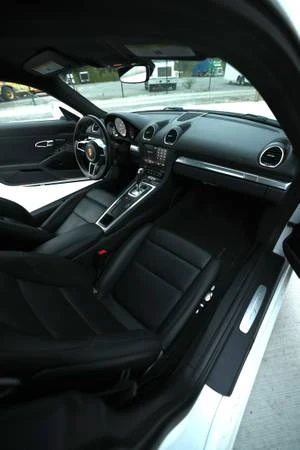 2017 Porsche 718 Cayman - Image 17 of 19