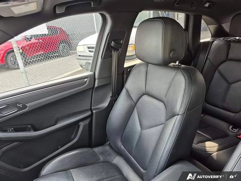 2017 Porsche Macan - Image 16 of 19