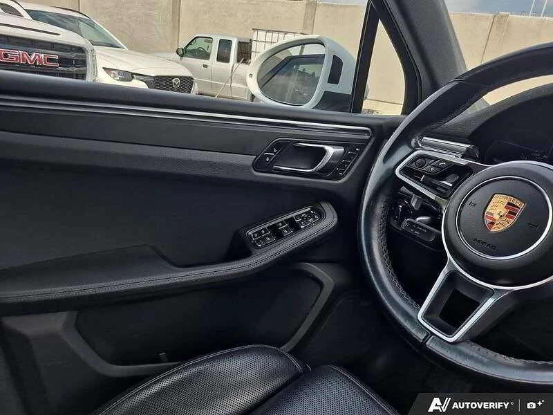 2017 Porsche Macan - Image 8 of 19