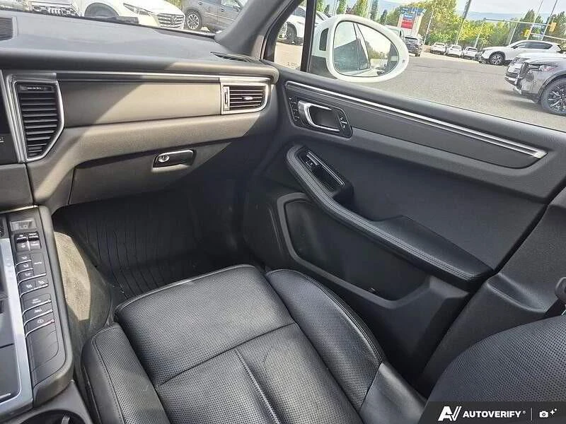 2017 Porsche Macan - Image 19 of 19