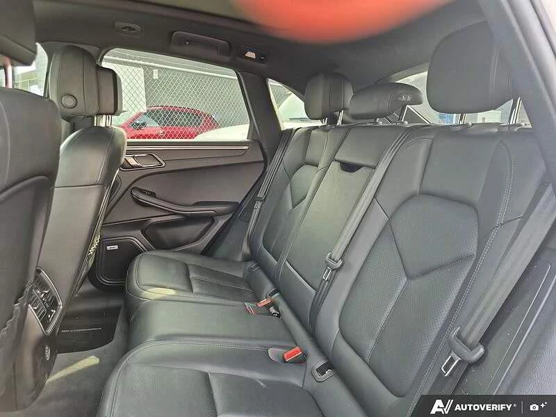 2017 Porsche Macan - Image 18 of 19