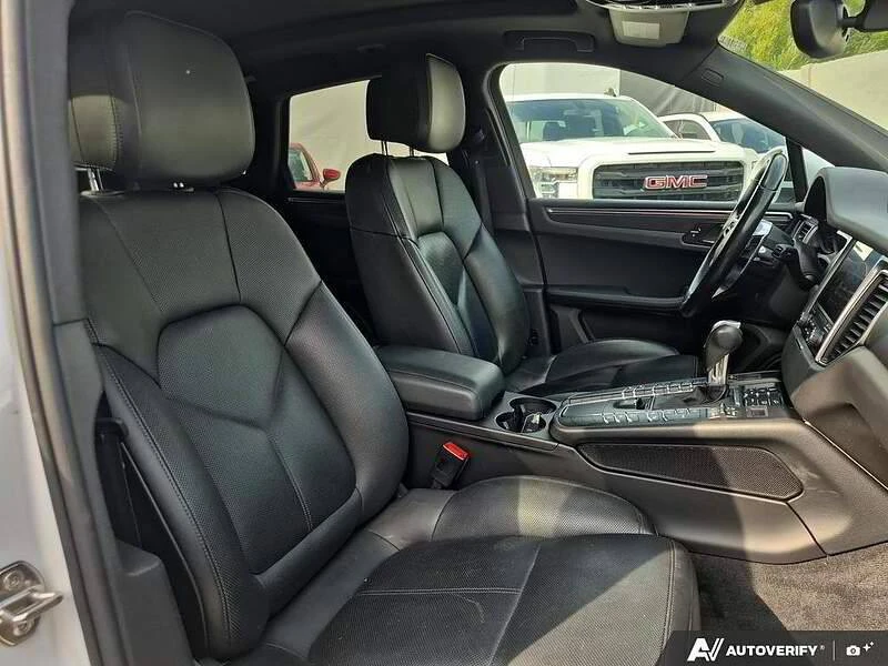 2017 Porsche Macan - Image 17 of 19
