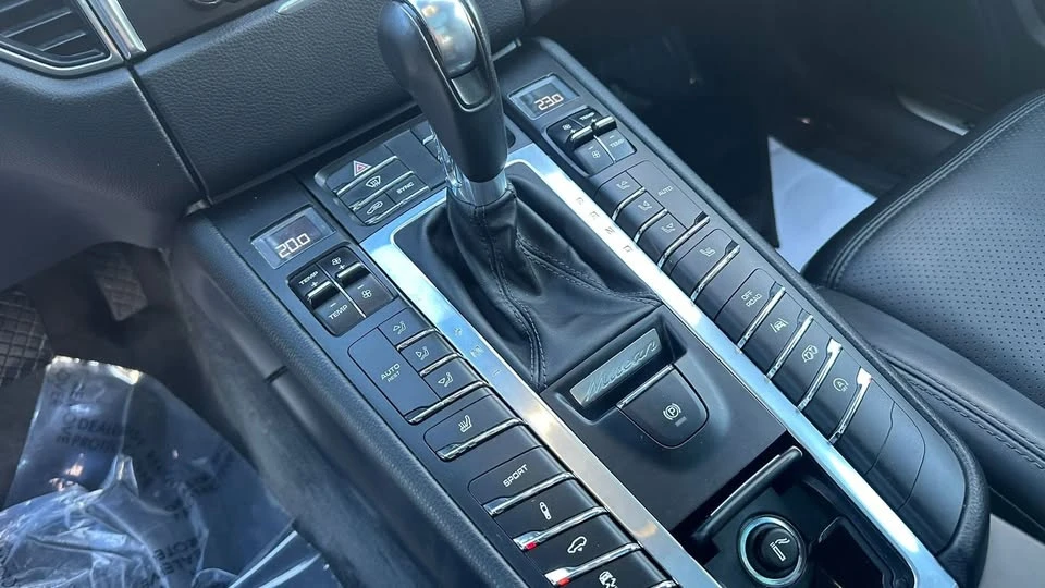 2017 Porsche Macan GTS - Image 6 of 10