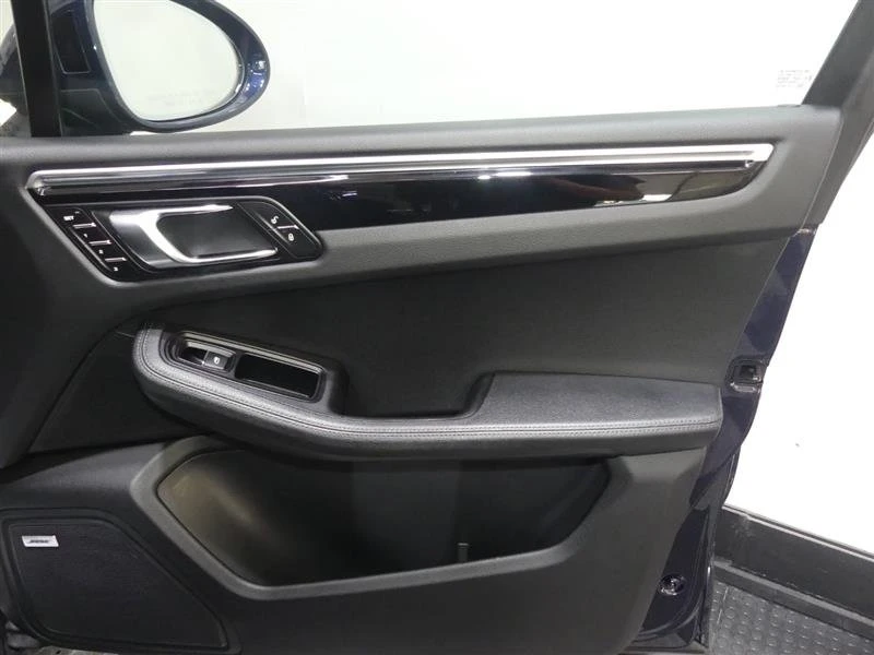 2017 Porsche Macan - Image 19 of 20
