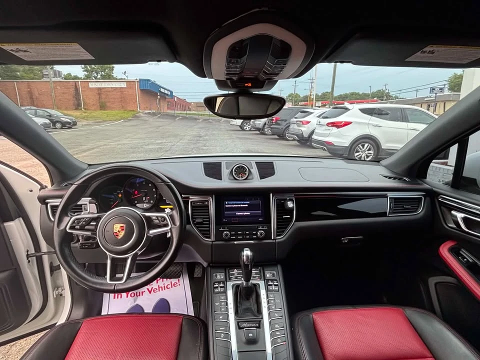 2017 Porsche Macan - Image 6 of 10