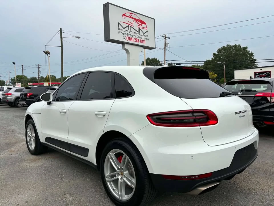 2017 Porsche Macan - Image 9 of 10