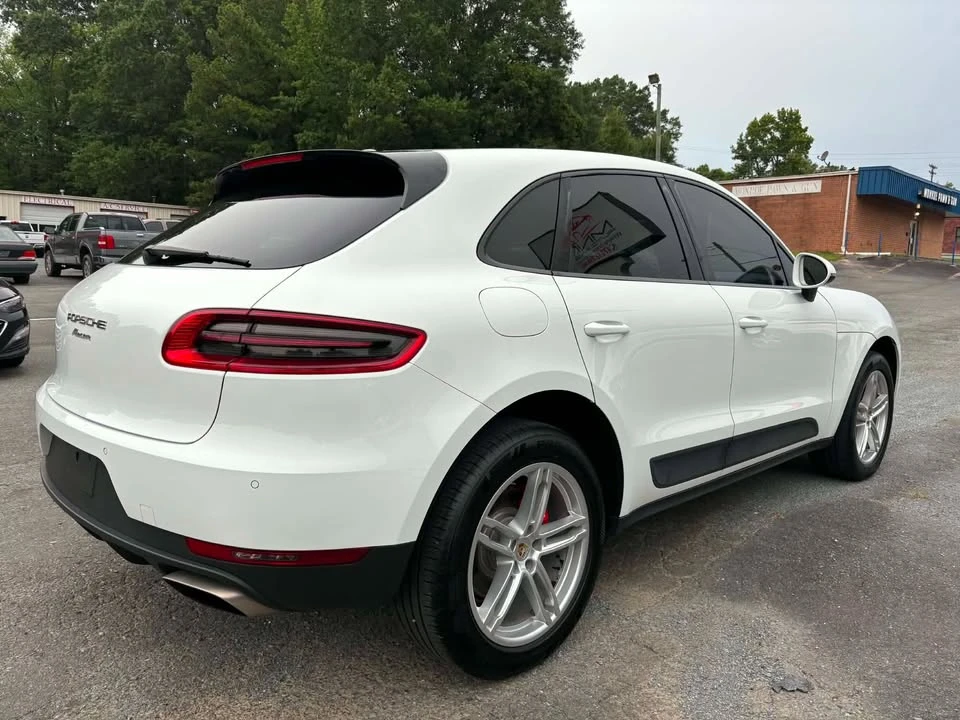 2017 Porsche Macan - Image 8 of 10