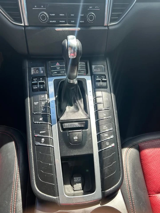 2017 Porsche Macan - Image 11 of 12