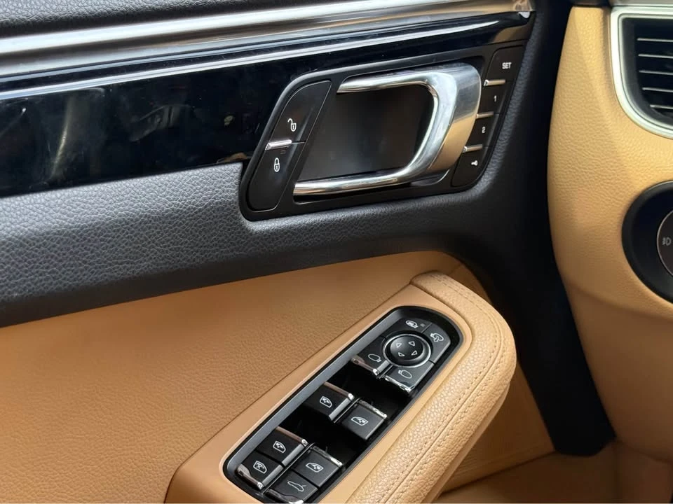 2017 Porsche Macan S - Image 16 of 17