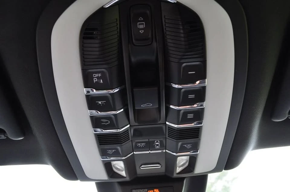 2017 Porsche Macan S - Image 12 of 15