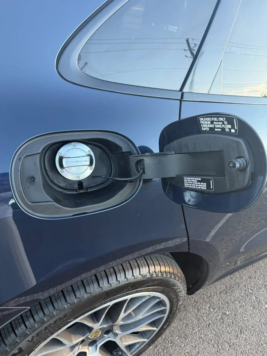 2017 Porsche Macan Turbo - Image 12 of 19