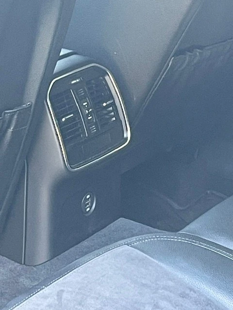 2017 Porsche Macan - Image 6 of 9