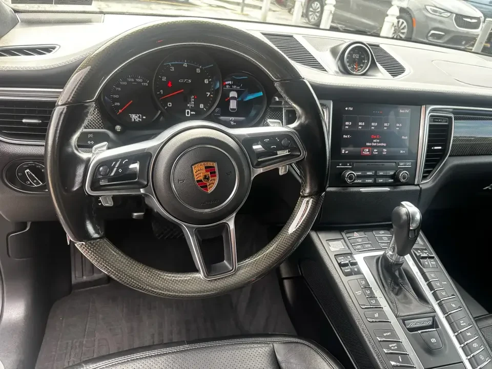 2017 Porsche Macan - Image 10 of 16