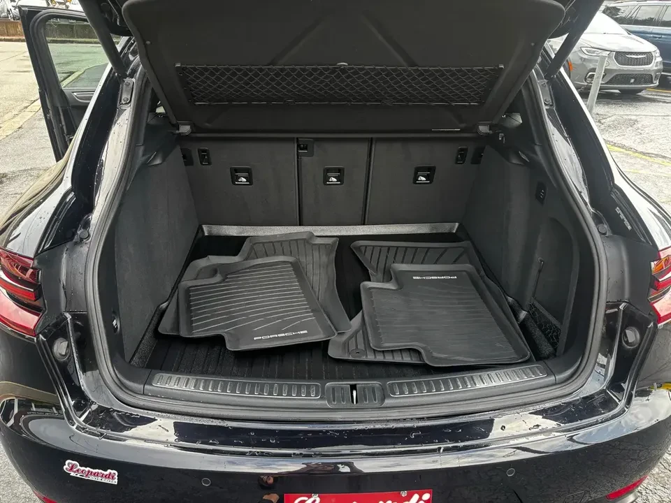 2017 Porsche Macan - Image 14 of 16