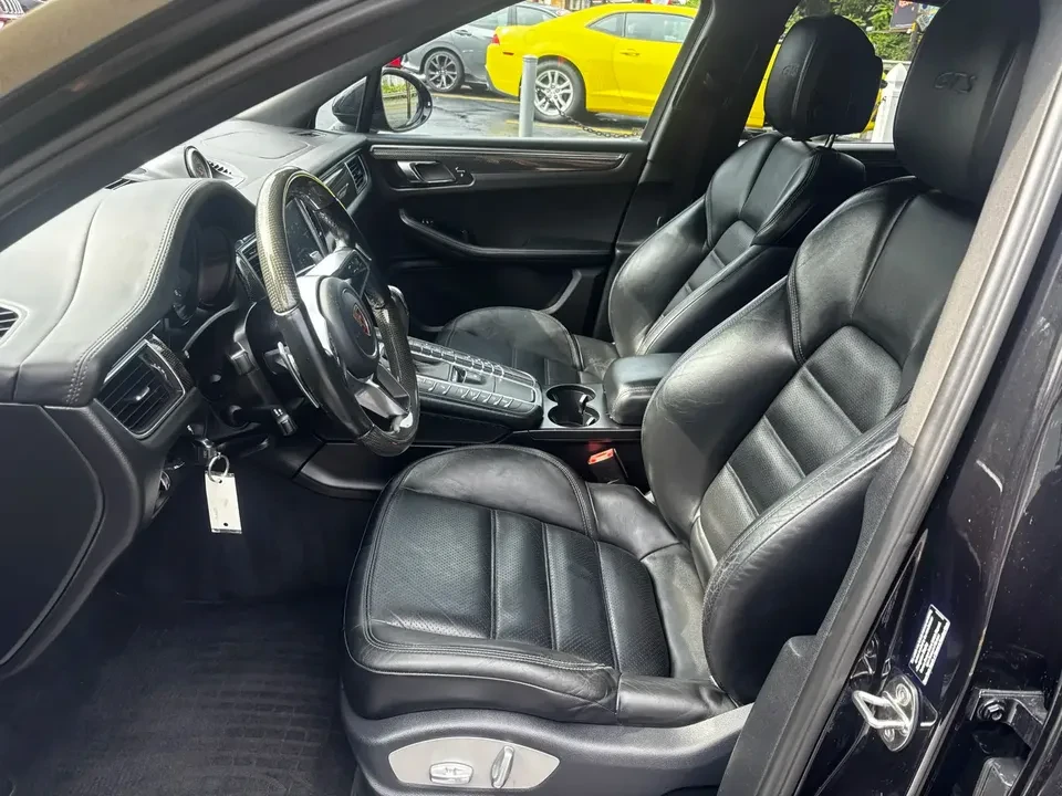 2017 Porsche Macan - Image 11 of 16