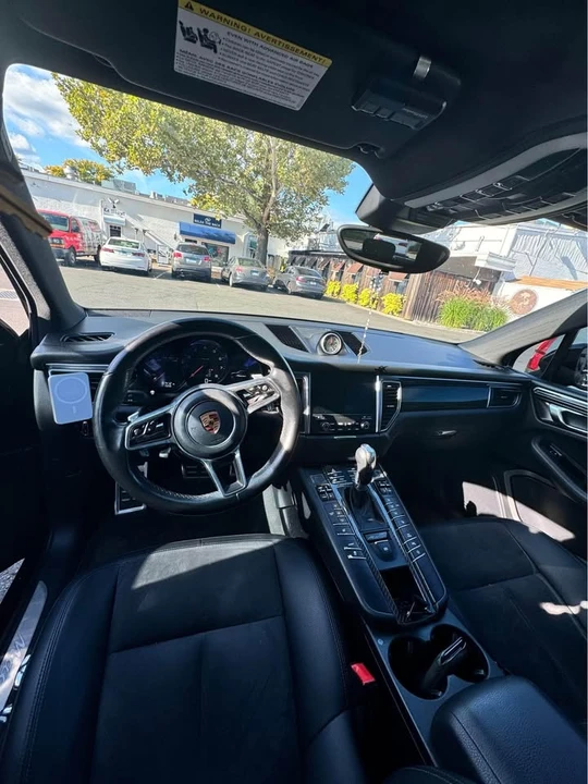 2017 Porsche Macan - Image 5 of 7