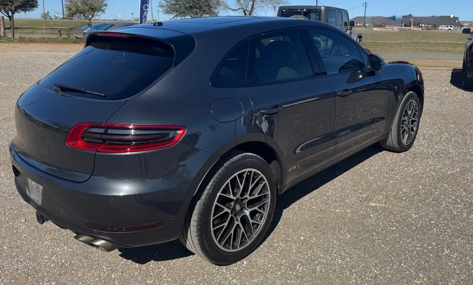 2017 Porsche Macan - Image 8 of 20