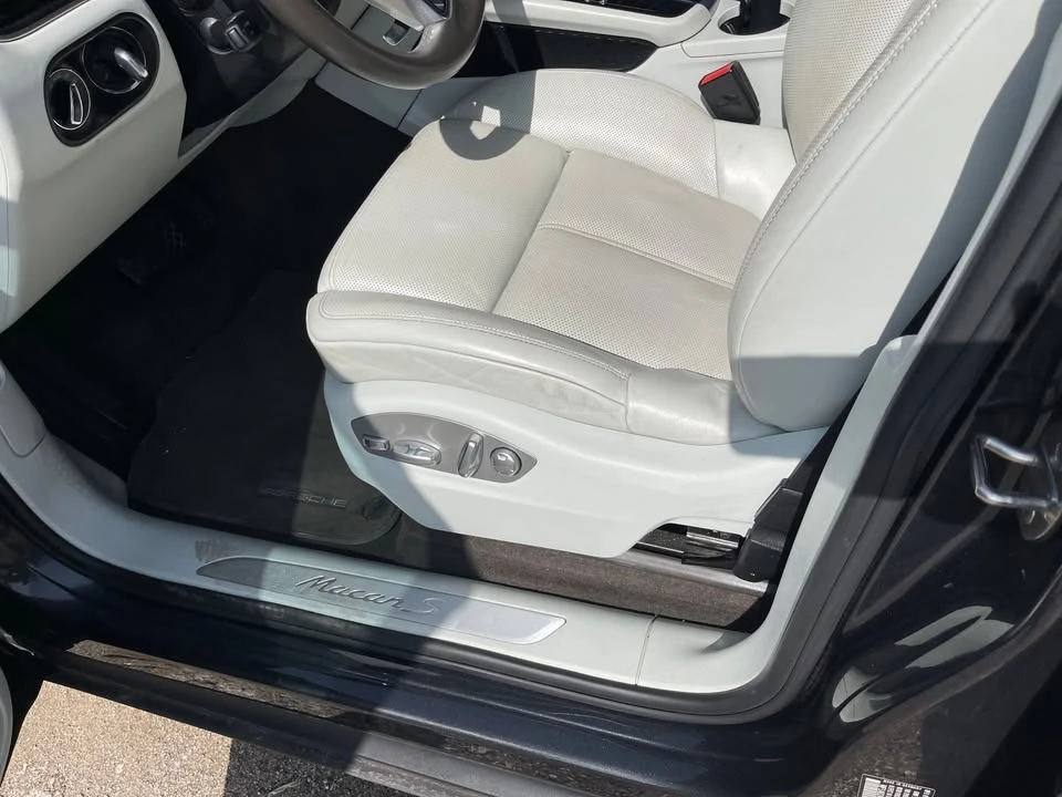2017 Porsche Macan - Image 12 of 20