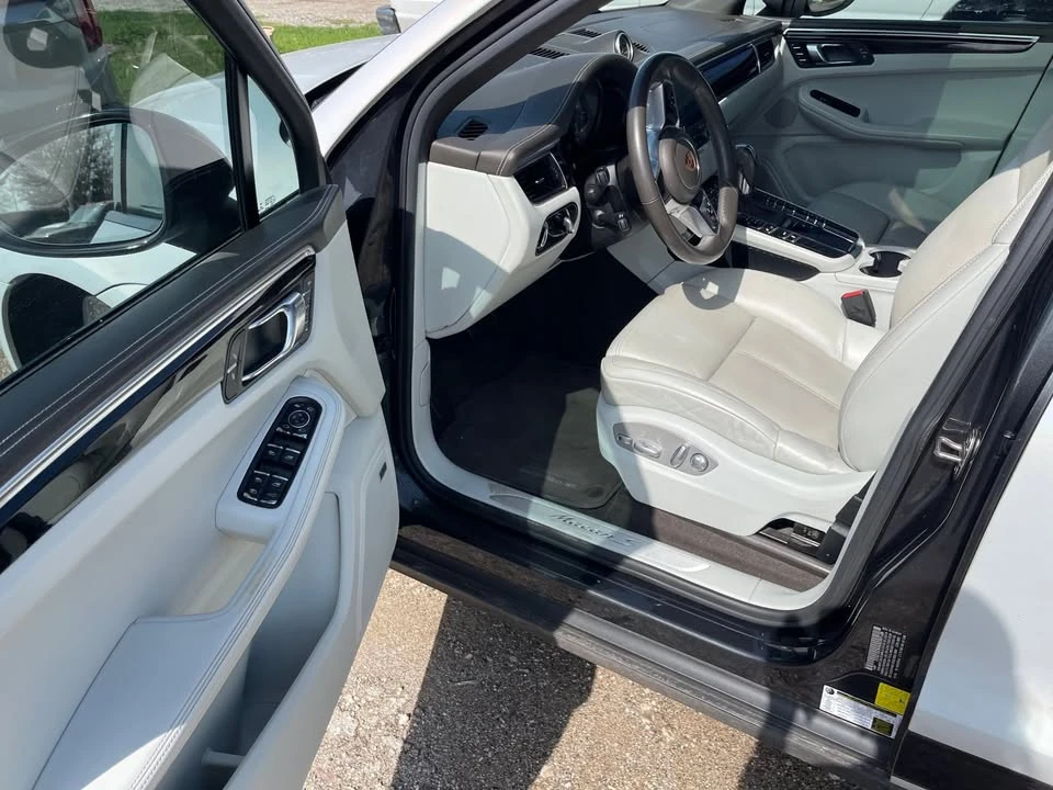 2017 Porsche Macan - Image 11 of 20