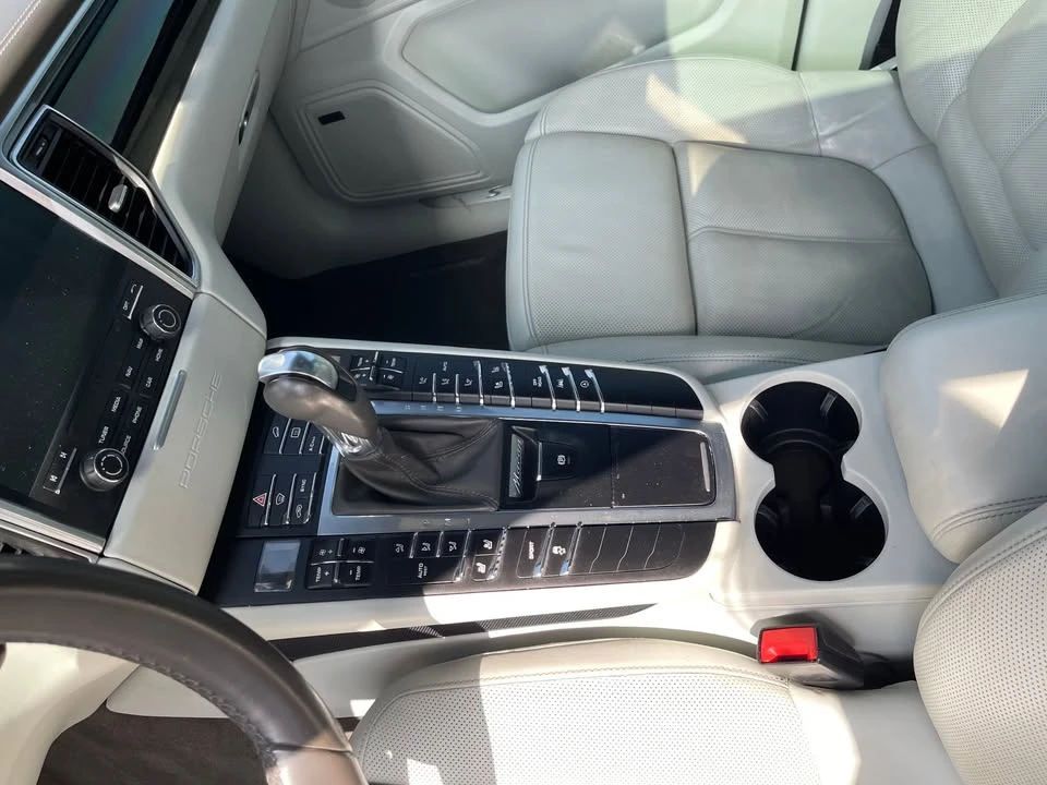 2017 Porsche Macan - Image 14 of 20
