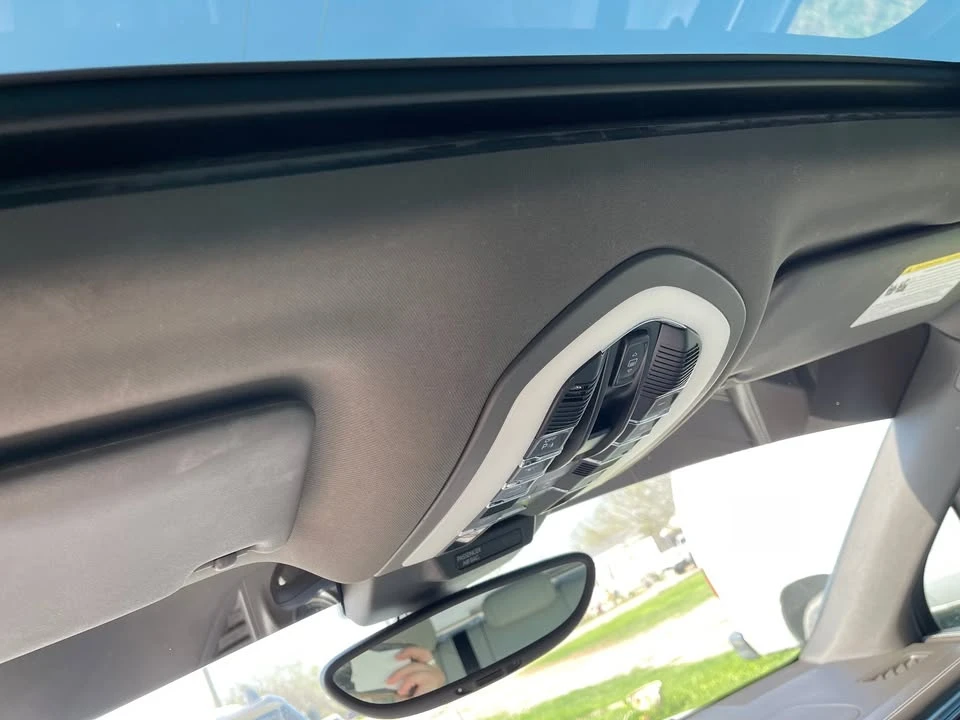 2017 Porsche Macan - Image 18 of 20