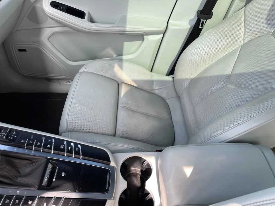 2017 Porsche Macan - Image 17 of 20