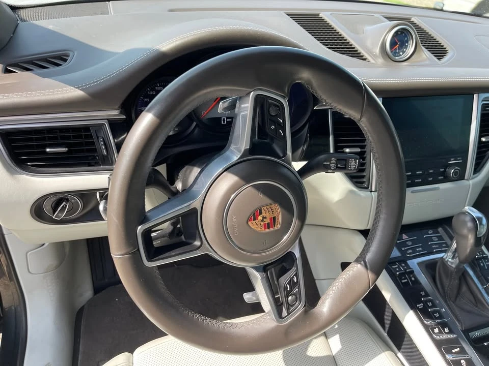 2017 Porsche Macan - Image 15 of 20