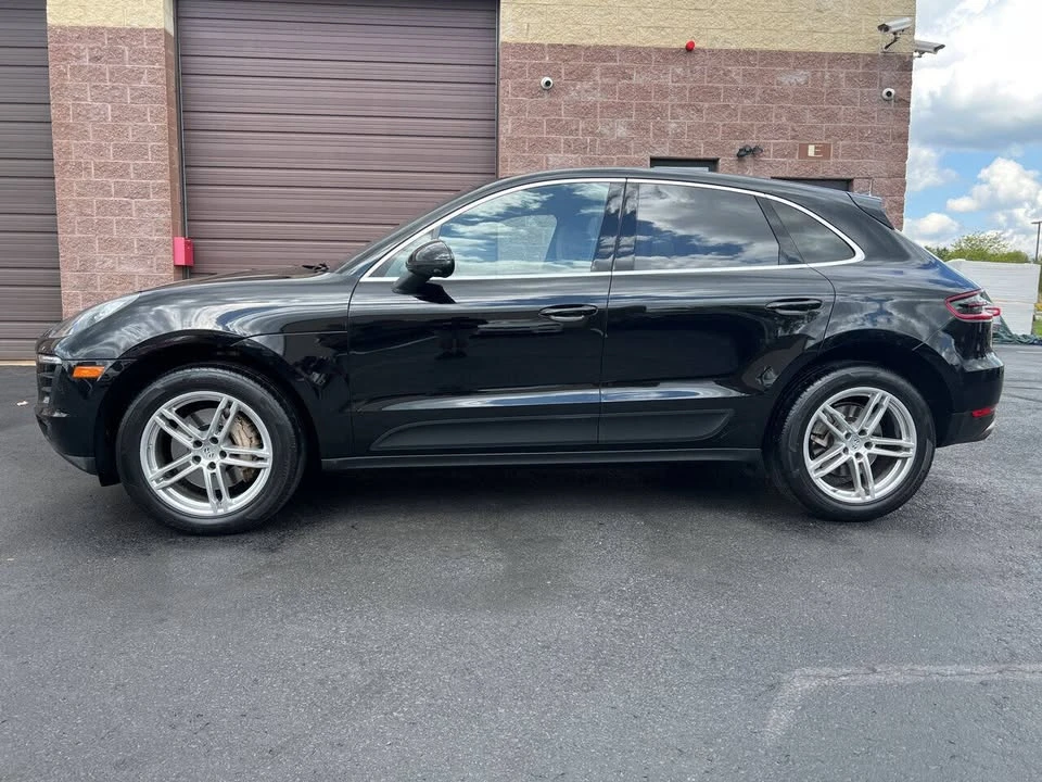 2017 Porsche Macan - Image 19 of 20