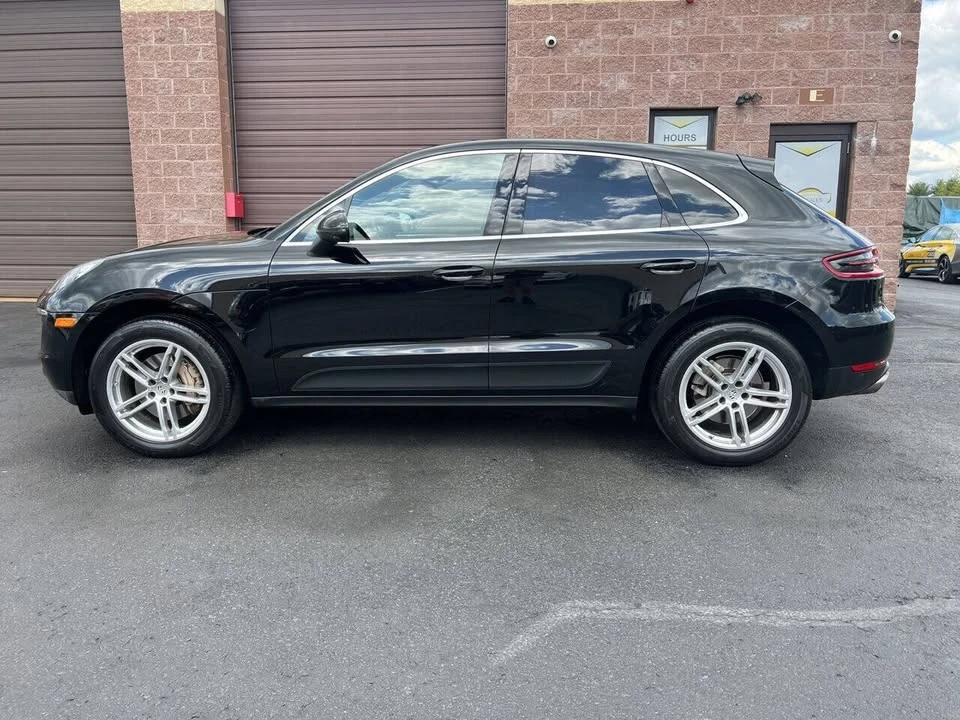 2017 Porsche Macan - Image 18 of 20