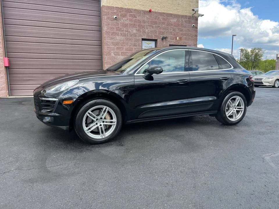 2017 Porsche Macan - Image 2 of 19