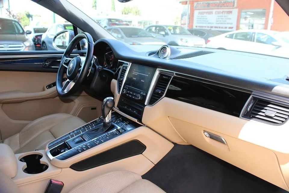 2017 Porsche Macan - Image 14 of 20