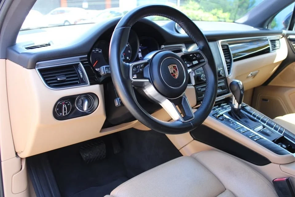 2017 Porsche Macan - Image 13 of 20