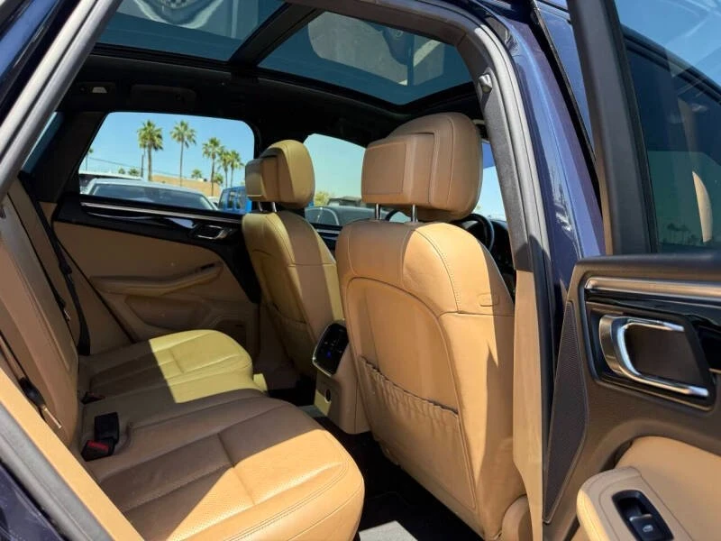 2017 Porsche Macan - Image 12 of 14