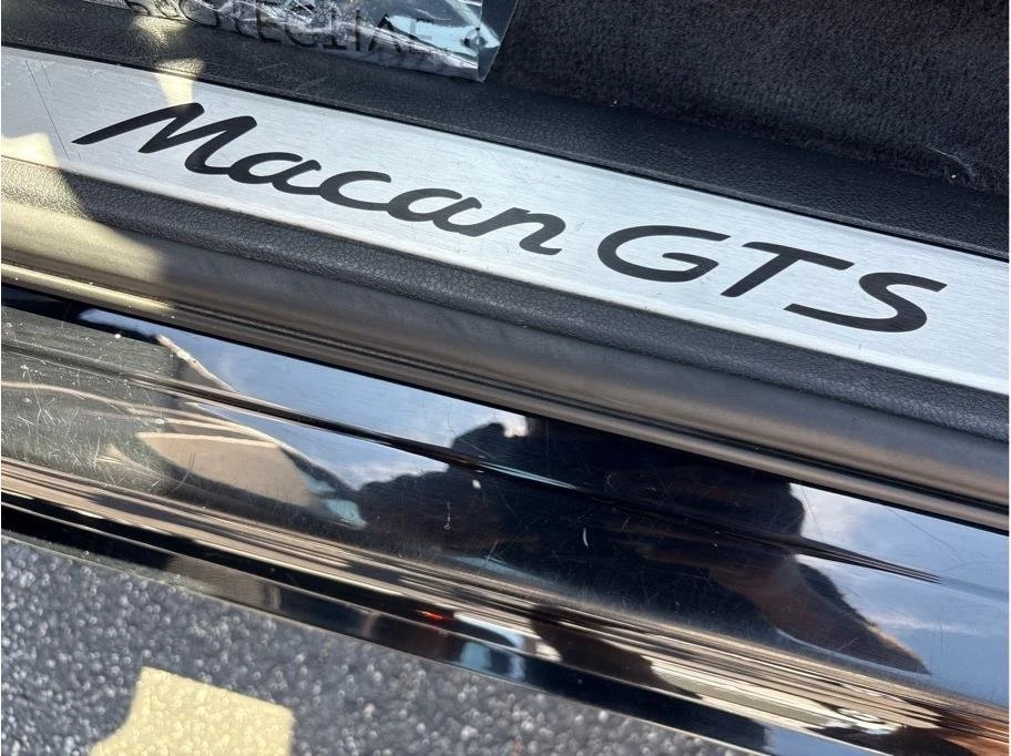 2017 Porsche Macan - Image 14 of 19