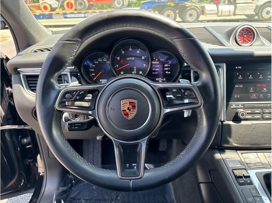2017 Porsche Macan - Image 16 of 19