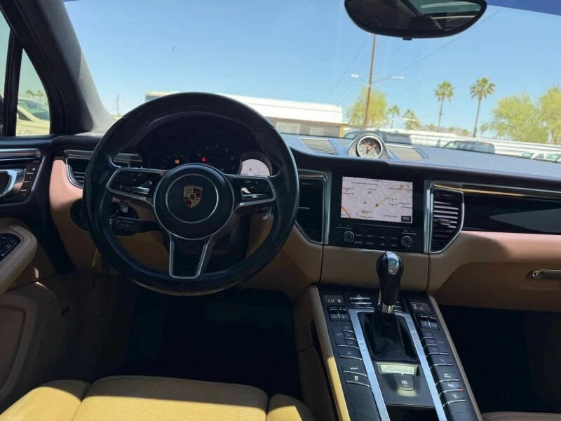 2017 Porsche Macan - Image 9 of 14