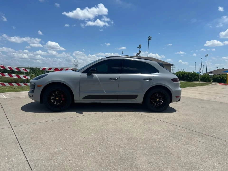 2017 Porsche Macan - Image 2 of 17