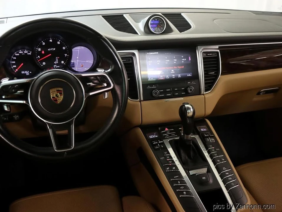 2017 Porsche Macan - Image 15 of 18