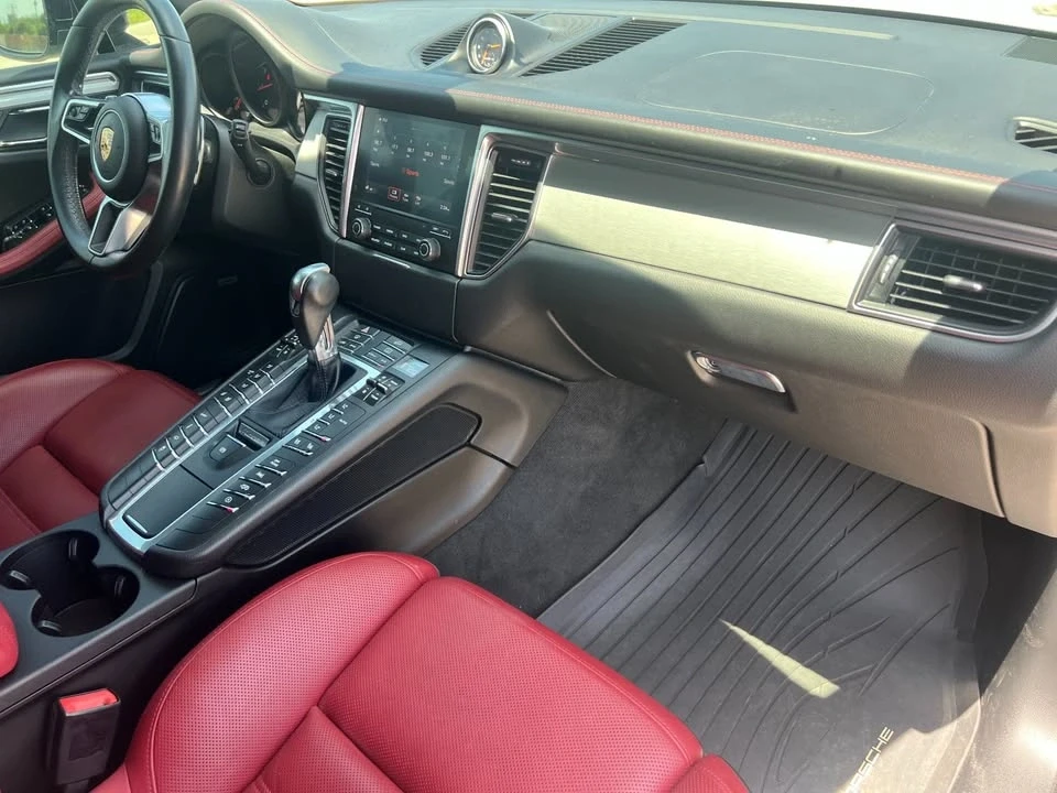 2017 Porsche Macan - Image 12 of 17