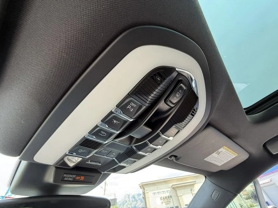 2017 Porsche Macan - Image 15 of 17