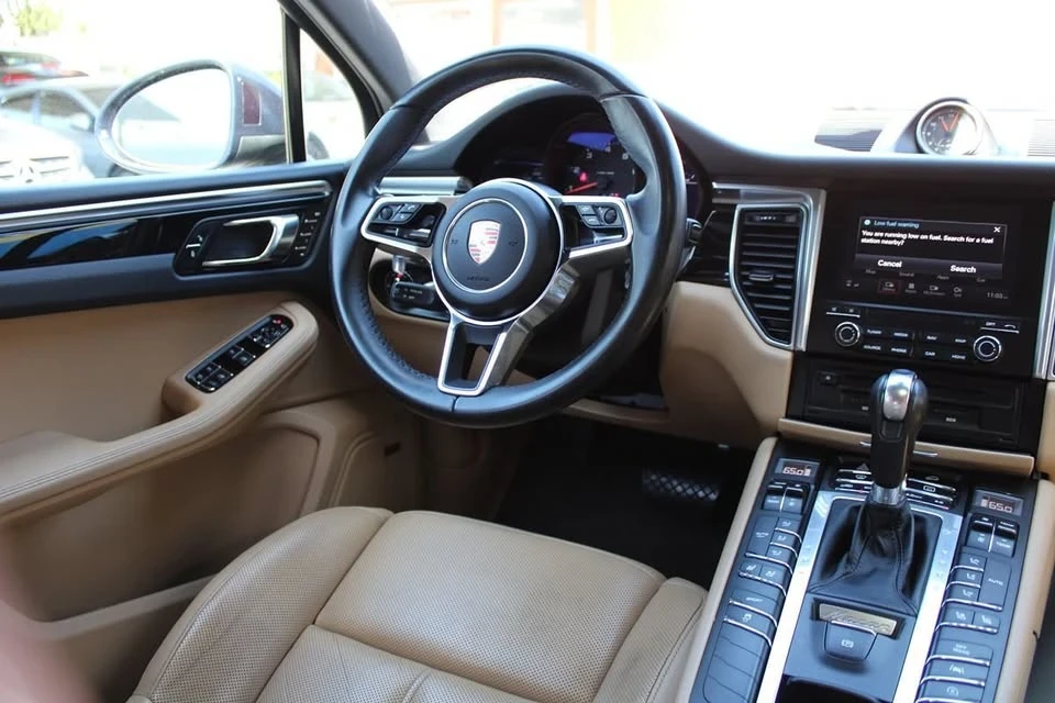 2017 Porsche Macan - Image 10 of 20