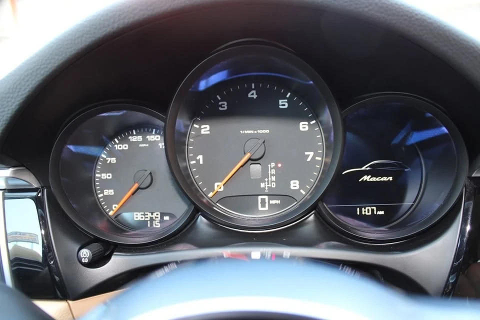 2017 Porsche Macan - Image 17 of 20